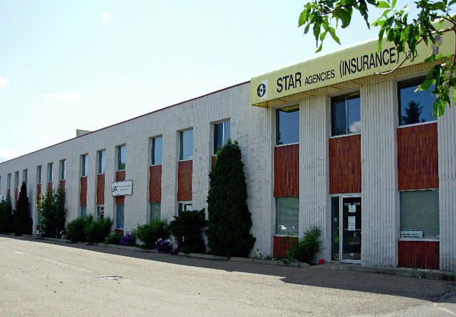7890 SQUARE FOOT SHOWROOM/OFFICE/WAREHOUSE FOR LEASE W/END-DOCK in Commercial & Office Space for Rent in Edmonton - Image 3