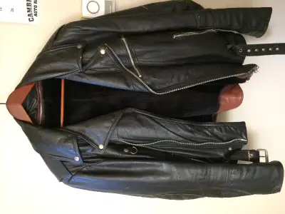 Men’s size 42/44 (large) custom made motorcycle jacket. Zip out lining for cool riding days. Paid 65...