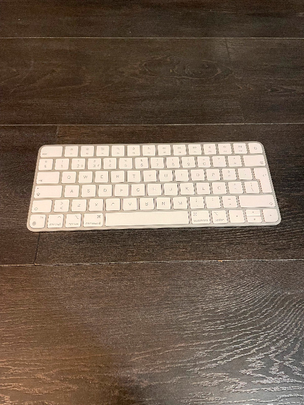 Apple Magic Keyboard - Like New! in Mice, Keyboards & Webcams in City of Toronto