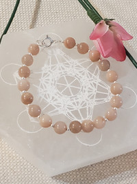 Handmade Peach Moonstone bracelet with silver beads and clasp 