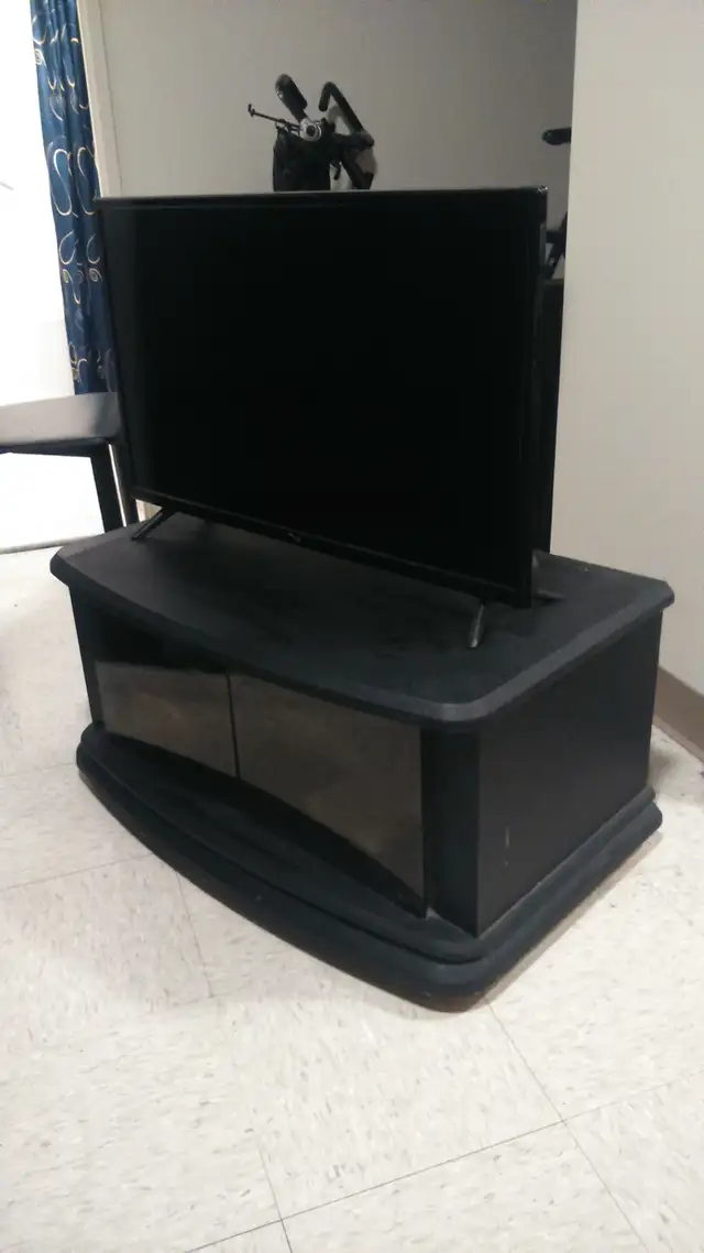 meuble pour télévision in TV Tables & Entertainment Units in City of Montréal - Image 4