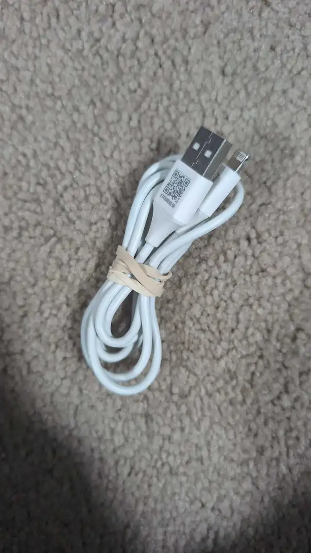 Samsung Charger in Cables & Connectors in Cambridge - Image 2