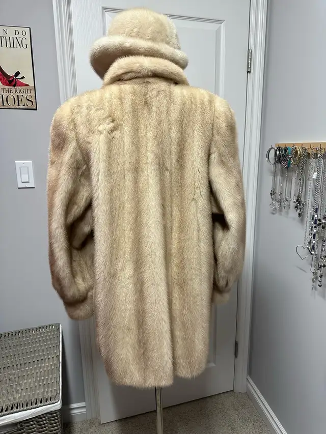 Beautiful Lavender Mink Fur Coat in Women's - Tops & Outerwear in Strathcona County - Image 5