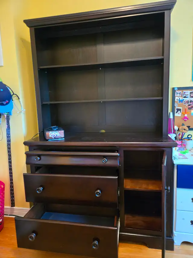 Solid Wood Dresser and Hutch Combo (Espresso Finish) in Dressers & Wardrobes in City of Toronto - Image 3