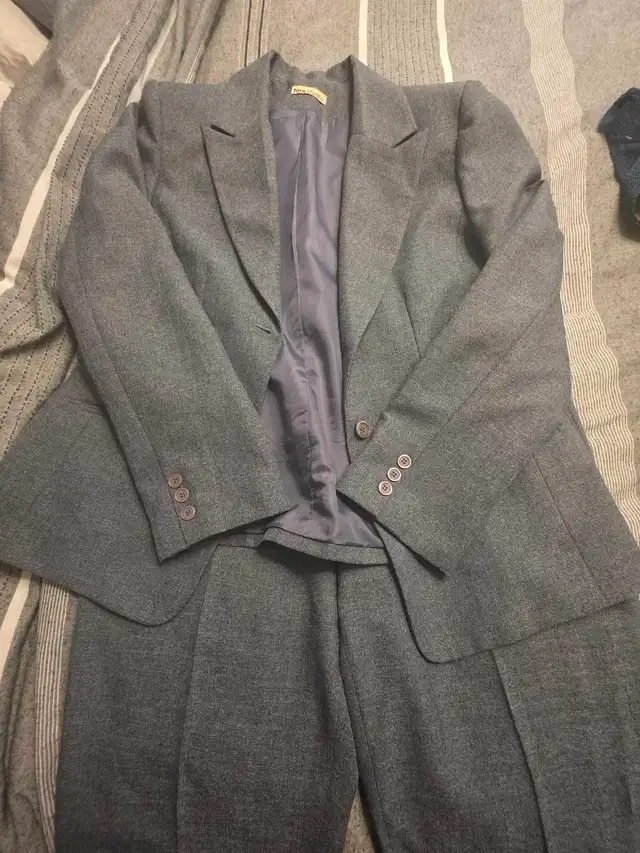 Women's Dress Suit in Women's - Other in Kitchener / Waterloo - Image 3