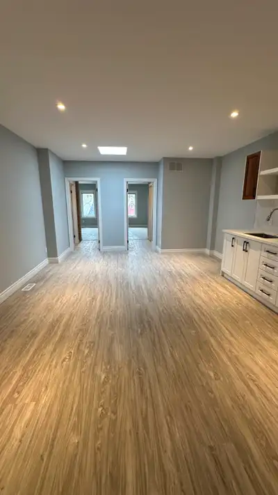 3 beds 3 baths unit in downtown Toronto