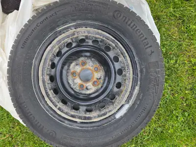 4x Continental Ultimate Contact Winter Tires 195/65R15 They were on a 2020 Toyota Corolla. Some surf...