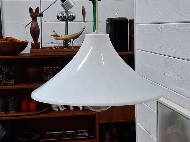 Mid-century scandinavian style pendant light (fixture, pe in Indoor Lighting & Fans in Ottawa - Image 3