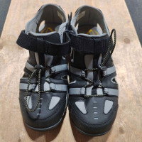 Men's Ozark Trail hiking and water sandals, size M