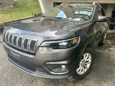 Bonjour, super SUV sous garantie prolongée !!! 1 propriétaire, acheté neuf, excellent état ! !! Le J...