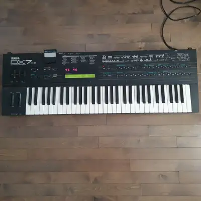 Légendaire synthétiseur Yamaha DX7 IID, View more