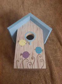Decorative "Cute Birds" Birdhouse