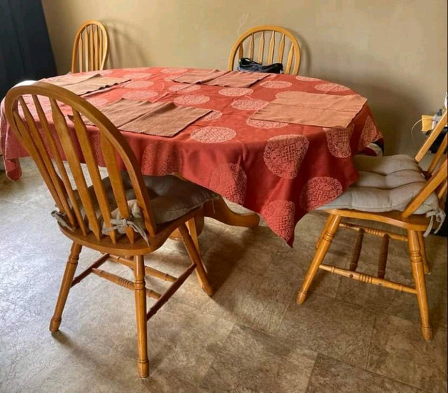 Family Table - Extendable in Dining Tables & Sets in Norfolk County - Image 2