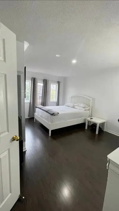 ROOM FOR RENT – LISGAR, MISSISSAUGA A clean, spacious and beautifully maintained room is available f...