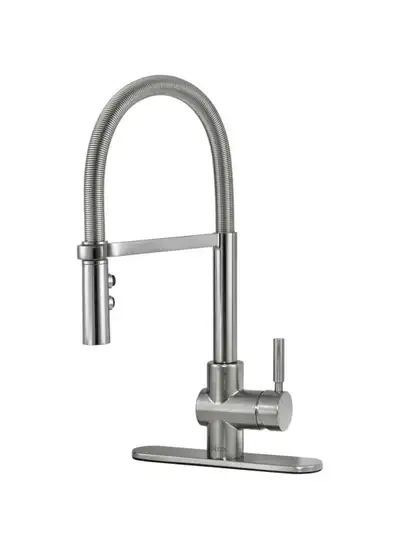 Delta Struct Single Handle Pull-Down Kitchen Faucet with Spring Spout in Arctic Stainless BRAND NEW...
