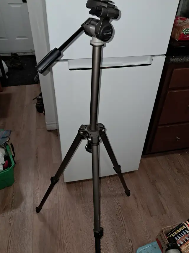 VELBON 200-R SHERPA TRIPOD in Cameras & Camcorders in Ottawa - Image 5