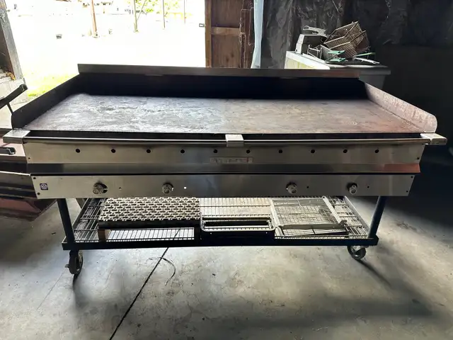 Vulcan Gas Griddle 30”x72” Model 872-TP in Industrial Kitchen Supplies in Norfolk County - Image 2