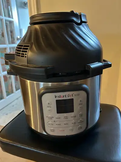 Like new instant pot. Box included plus all accessories