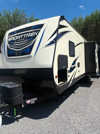 One owner, excellent used condition 3 slides, bunk room, outside kitchen Comfortably sleeps 8 Curren...