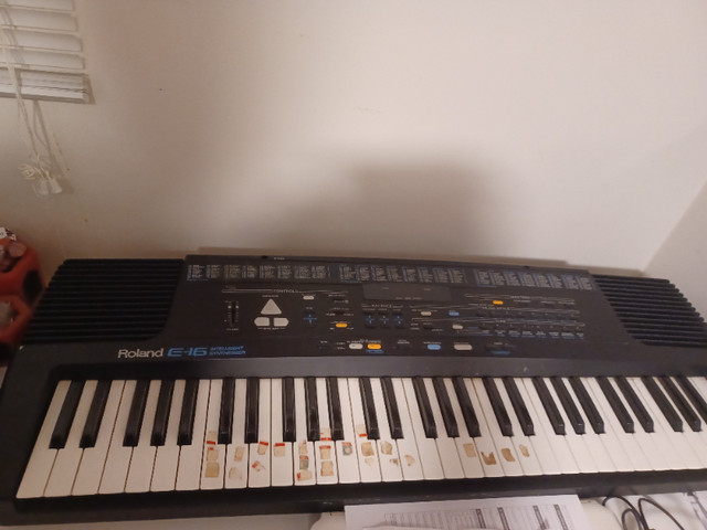 Intelligent Synthétiseur Piano Roland E16 dans Pianos et claviers  à Ville de Montréal