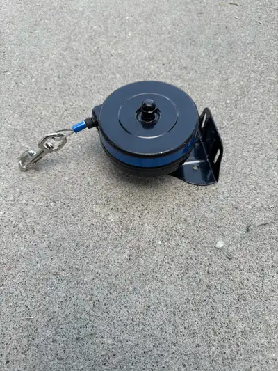 Bracket Mount Retractable Tie Out Reel