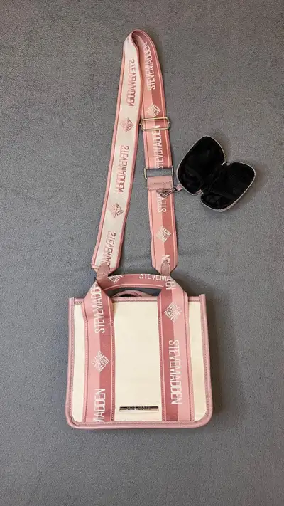 NWT STEVE MADDEN BWEBBER E SATCHEL CROSSBODY BAG Has a case for AirPods, change, or anything else Gr...
