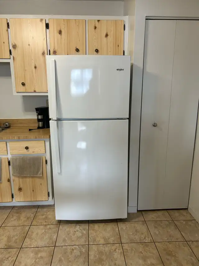 beau réfrigérateur  in Refrigerators in Sherbrooke - Image 2