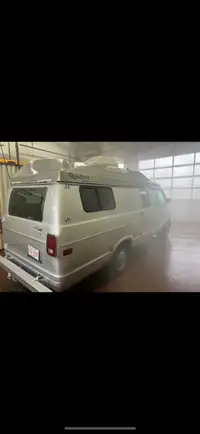 Road Trek B Camper Van