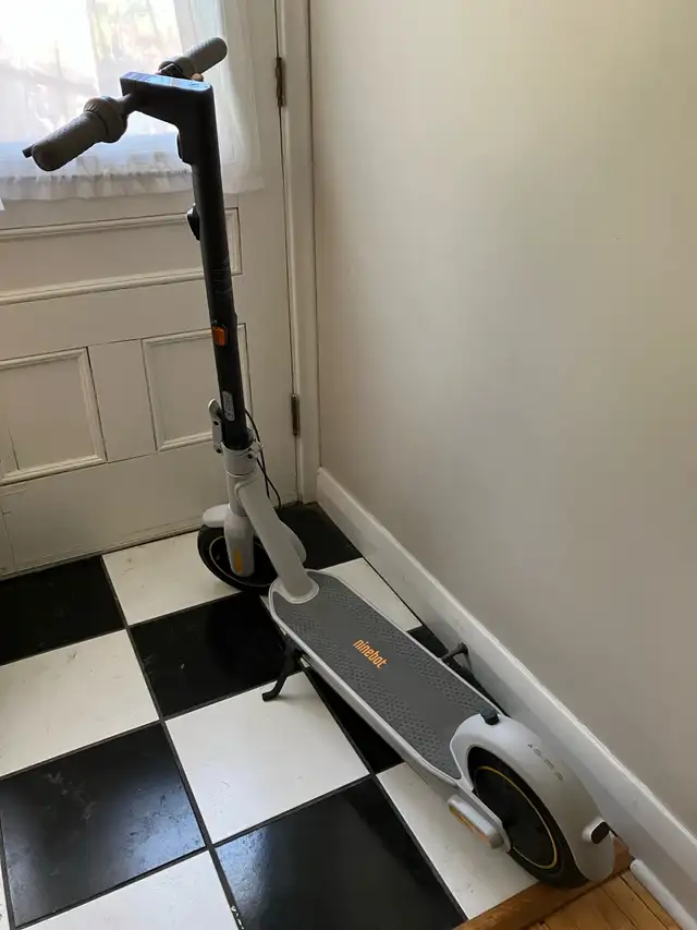 Segway Ninebot G30LP electric scooter in Scooters & Pocket Bikes in Stratford - Image 2