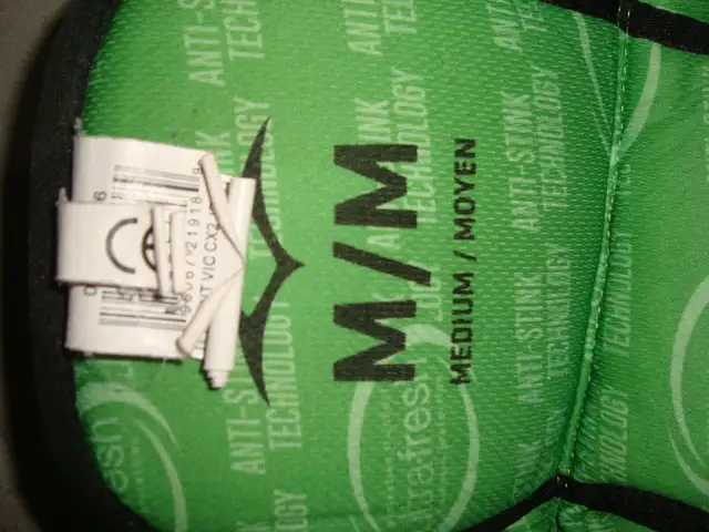 Culotte de hockey medium pour enfant in Hockey in Drummondville - Image 3