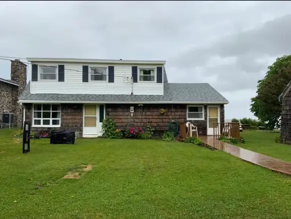 House - Summer Cottage  3 Beds 2 Baths    For Rent