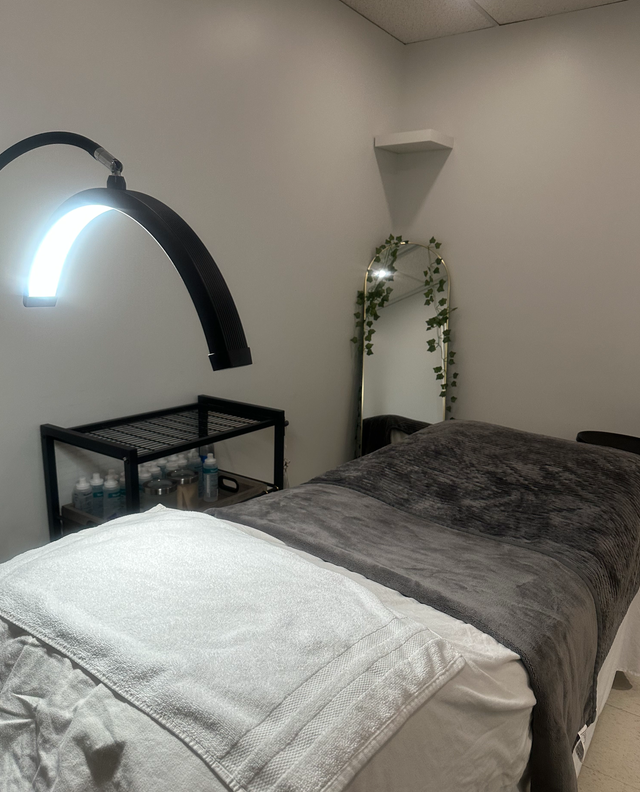 PRIME CLINIC SPACE FOR RENT – SUNDAYS ONLY | HEALTH & BEAUTY in Commercial & Office Space for Rent in City of Toronto - Image 5