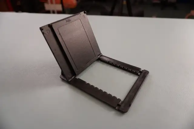 Portable Monitor, iPad, Tablet, Cell Phone, Foldable Stand in Other in Oakville / Halton Region - Image 4