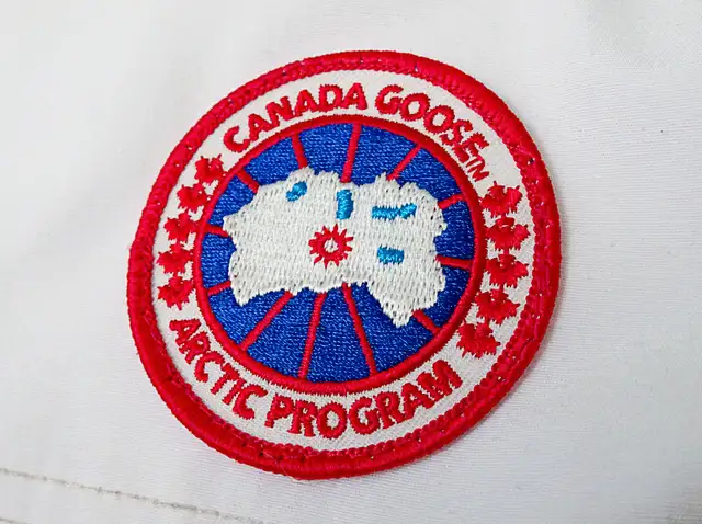Ladies XXS CANADA GOOSE Expedition white parka. in Women's - Tops & Outerwear in Markham / York Region - Image 4