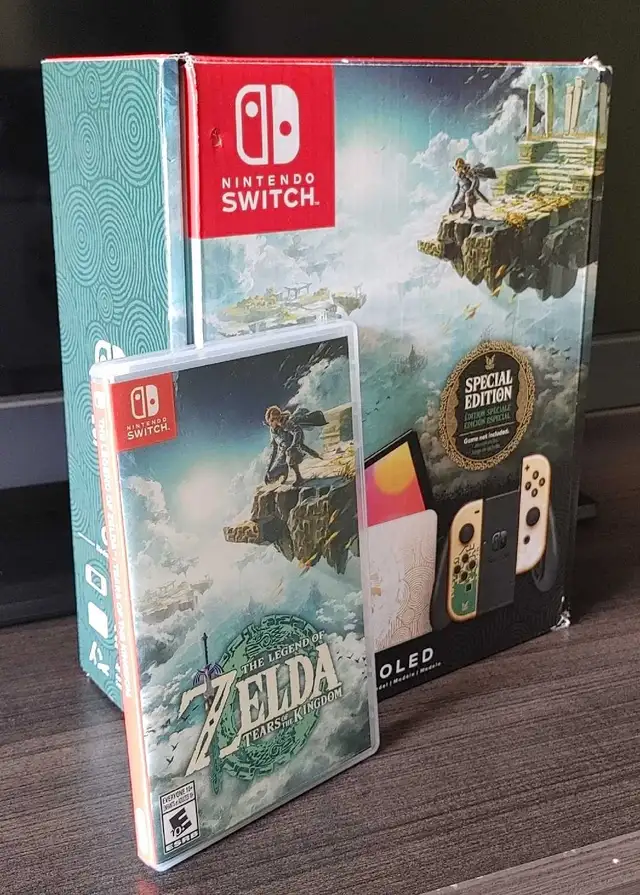 Nintendo Switch OLED Special Edition Zelda in Nintendo Switch in Laval / North Shore - Image 2
