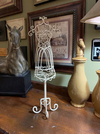 Jewelry stand mannequin style 