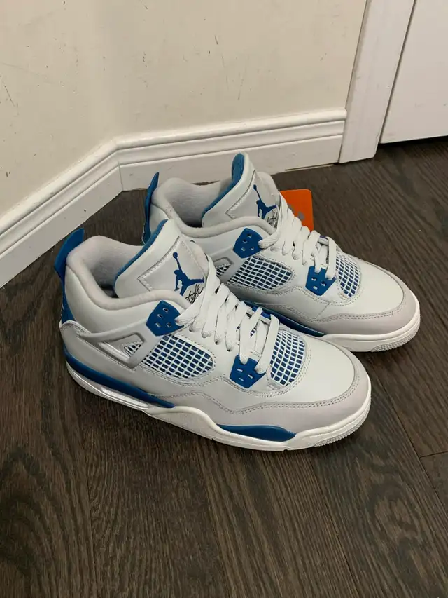 Jordan 4 “Military Blue” in Women's - Shoes in City of Toronto - Image 3