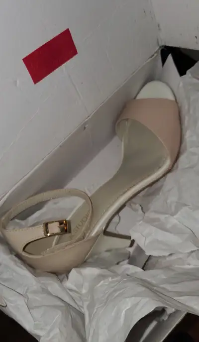 Globo Schimmer - Womens Size 8B - New in Box, View more