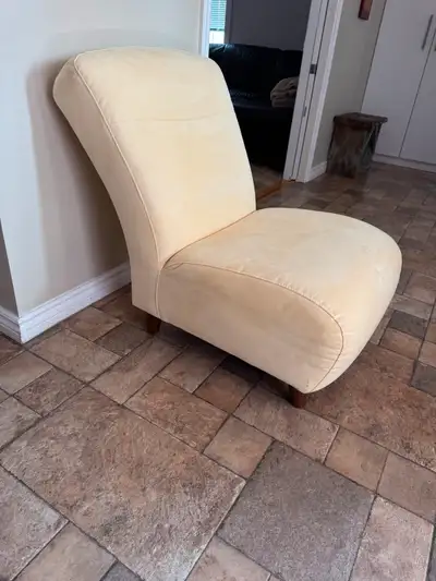 Selling a Luxury Chaise upholstered Lounge Chair Finished in light Monarch yellow with Hazelnut feet...
