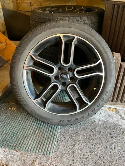 Goodyear Eagle Touring M+S 255/45R20 101H Originally from Ford Flex Limited Asking $500 Mounted on r...