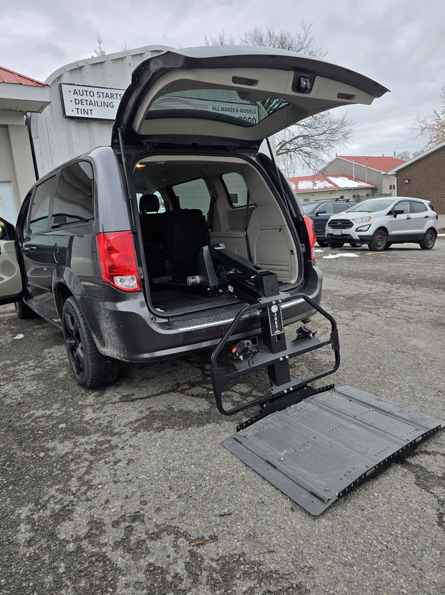 Wheelchair Access Van64519953824385123