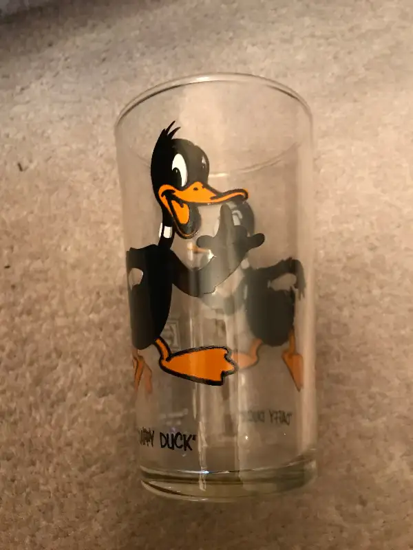 Looney Tunes, Daffy Duck Vintage 1975 Warner Bros Glass in Arts & Collectibles in Markham / York Region - Image 2