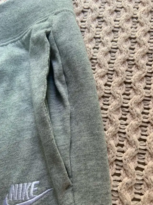 WOMEN’S NIKE GREY JOGGERS•SWEAT PANTS ! SIZE SMALL in Women's - Bottoms in Mississauga / Peel Region - Image 6