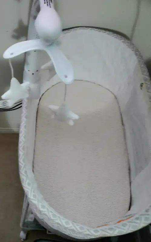 Portable Baby Bassinet (Delta Children) in Cribs in Mississauga / Peel Region - Image 3