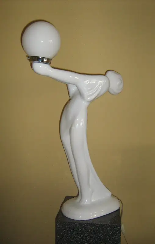 VINTAGE LARGE WHITE CERAMIC ART DECO NOUVEAU LADY FIGURINE LAMPS in Indoor Lighting & Fans in City of Toronto - Image 8