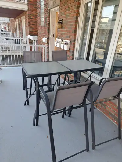 TABLE ET CHAISES PATIO EXTÉRIEURES, View more