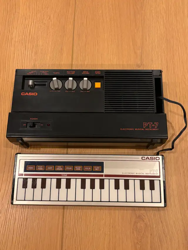 Rare Vintage 1983 Casio PT-7 Pocket Synthesizer - Working! in Pianos & Keyboards in City of Toronto - Image 2