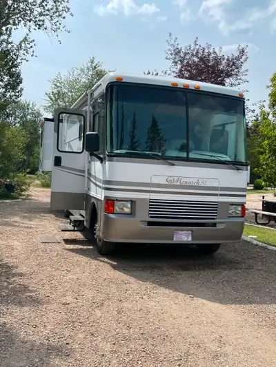 2003 motorhome mounted on a 2002 Ford Chassis. Ford V10 engine. Automatic transmission. Excellent co...