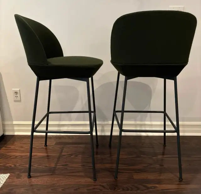 Bar table & stools628643609393941220