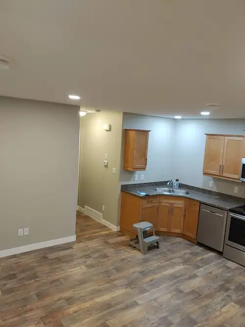 Former owners suite,high 9 ft ceilings,high end appliances,1 walk in closet in master bedroom,2 stor...